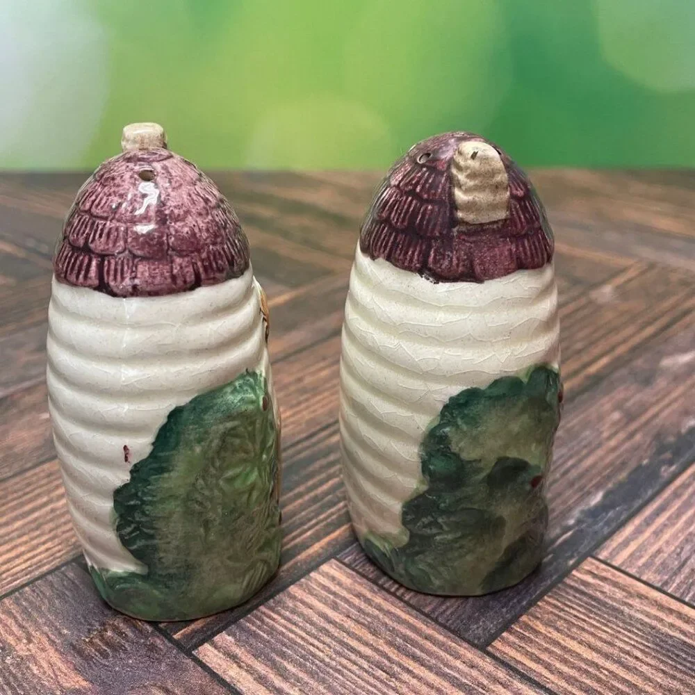 Vintage 1940s Murutomoware Bee Hive Cottage Salt & Pepper Shakers